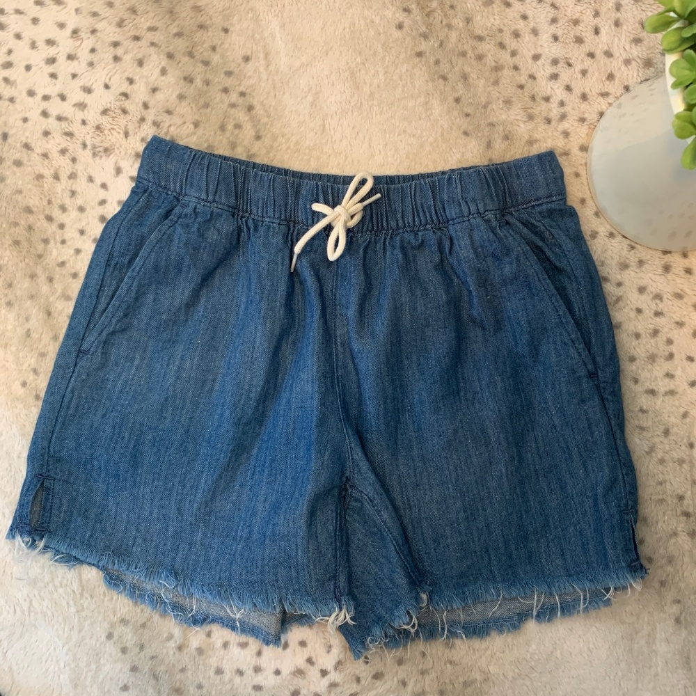 🍭 Madewell Chambray Raw Hem Pull-On Shorts